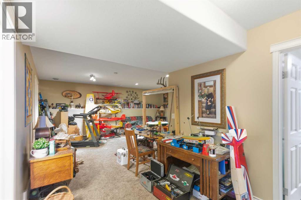 10733 75 Avenue - 12