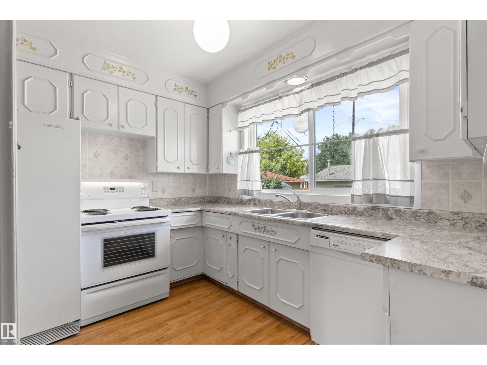 12316 135 AV NW - 13