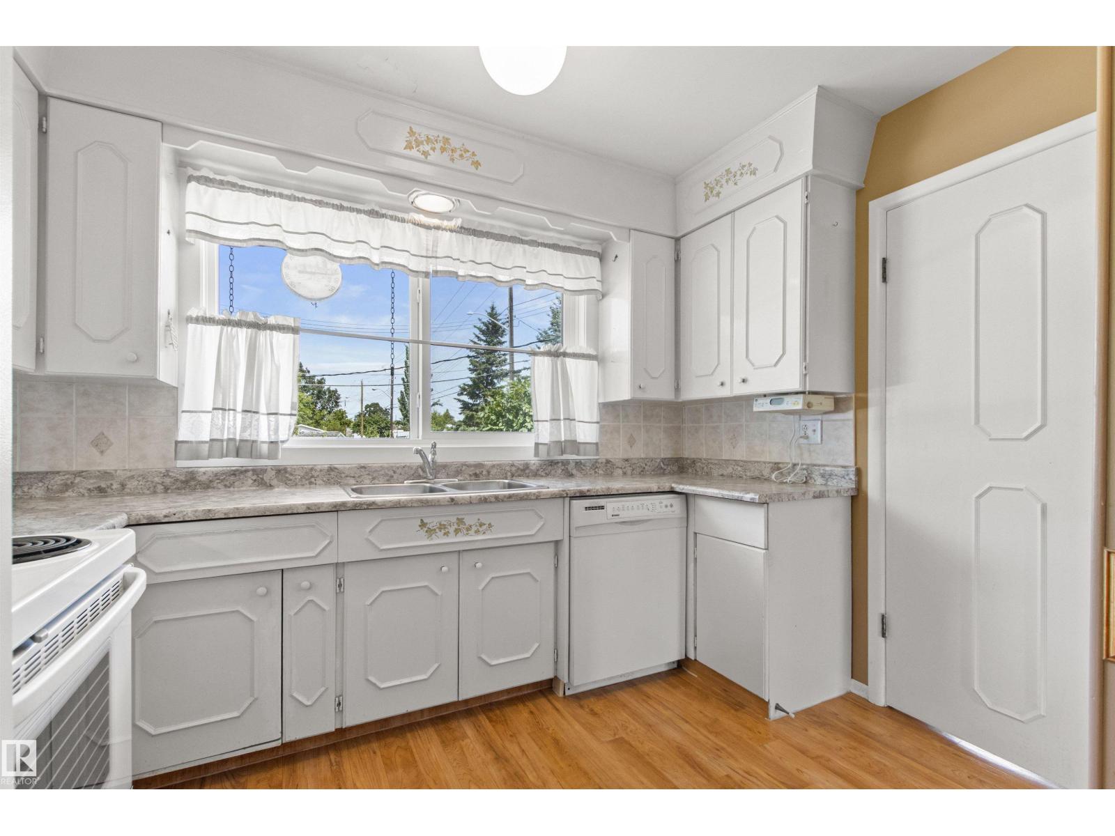 12316 135 AV NW - 21