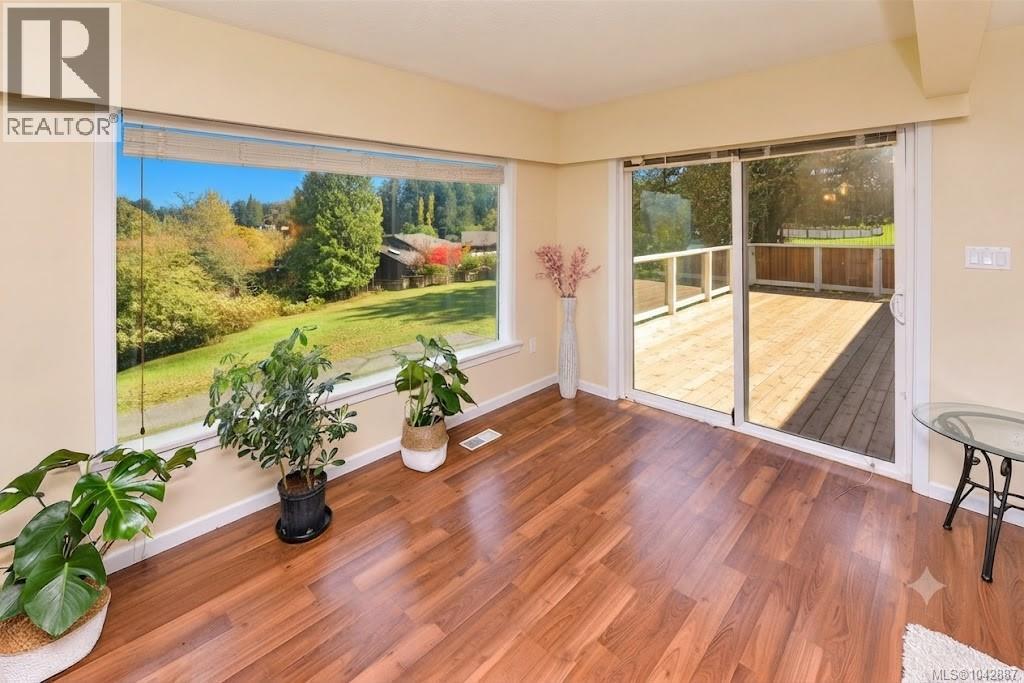4589 Scarborough Rd - 7