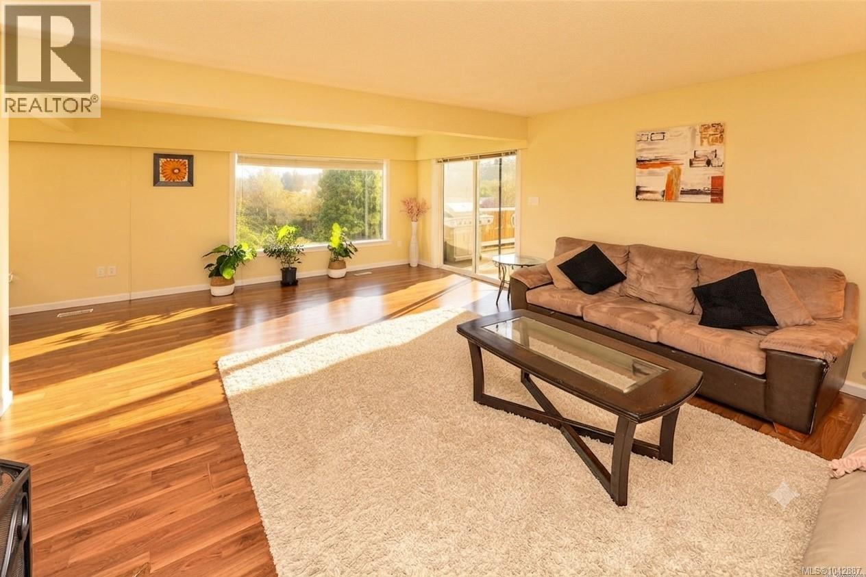 4589 Scarborough Rd - 8