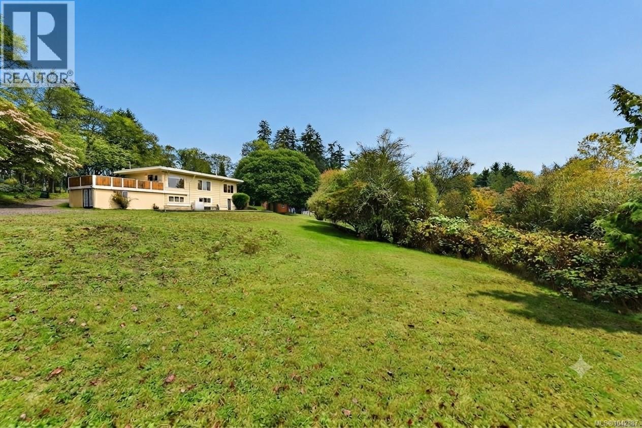 4589 Scarborough Rd - 2