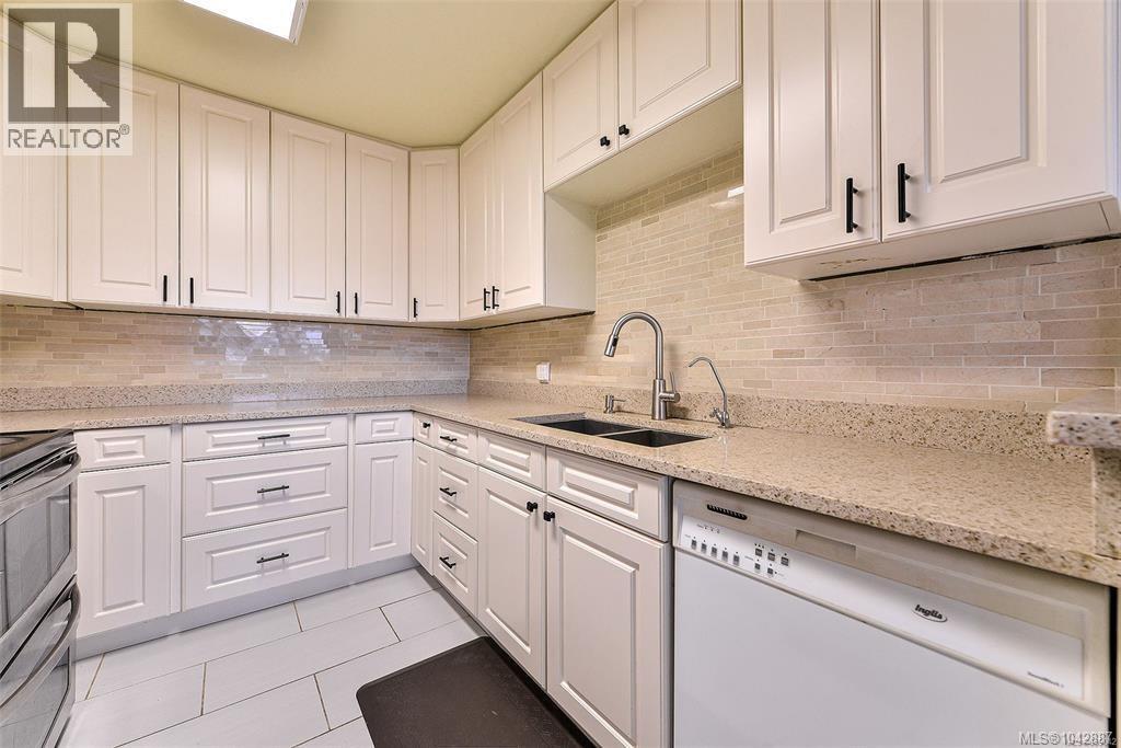 4589 Scarborough Rd - 13