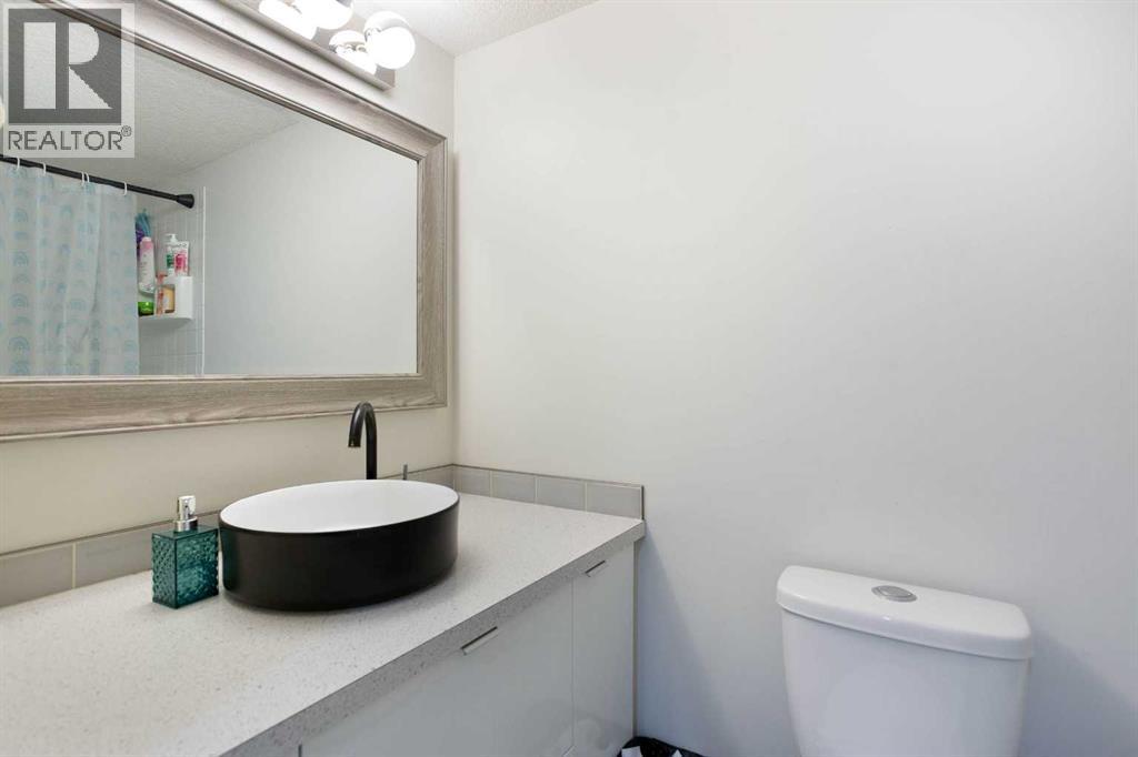3224 14 Street NW - 16