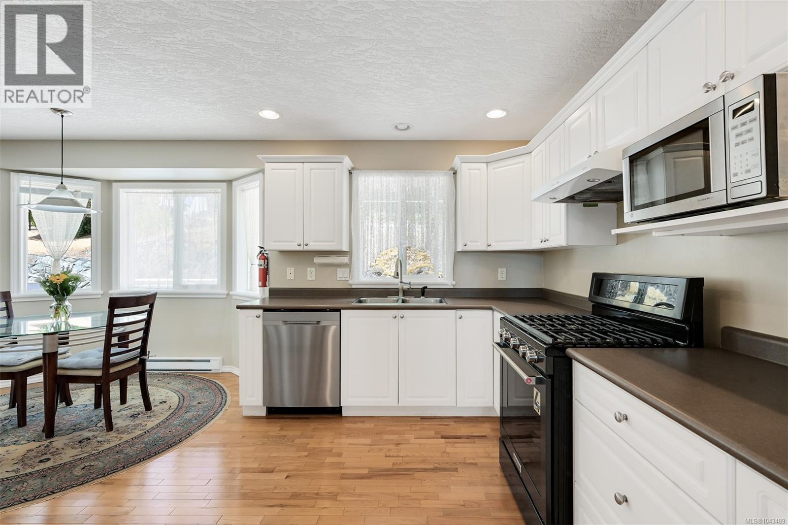 2304 Kami Crt, View Royal