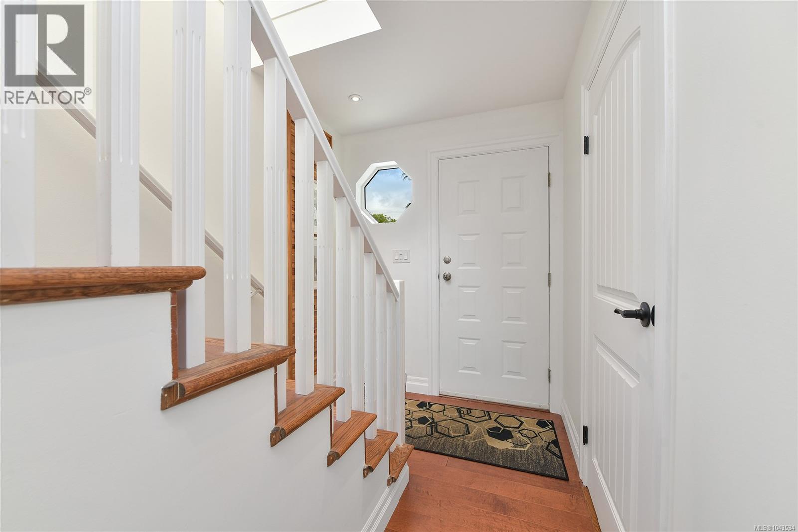 #10 3008 Quadra St - 5