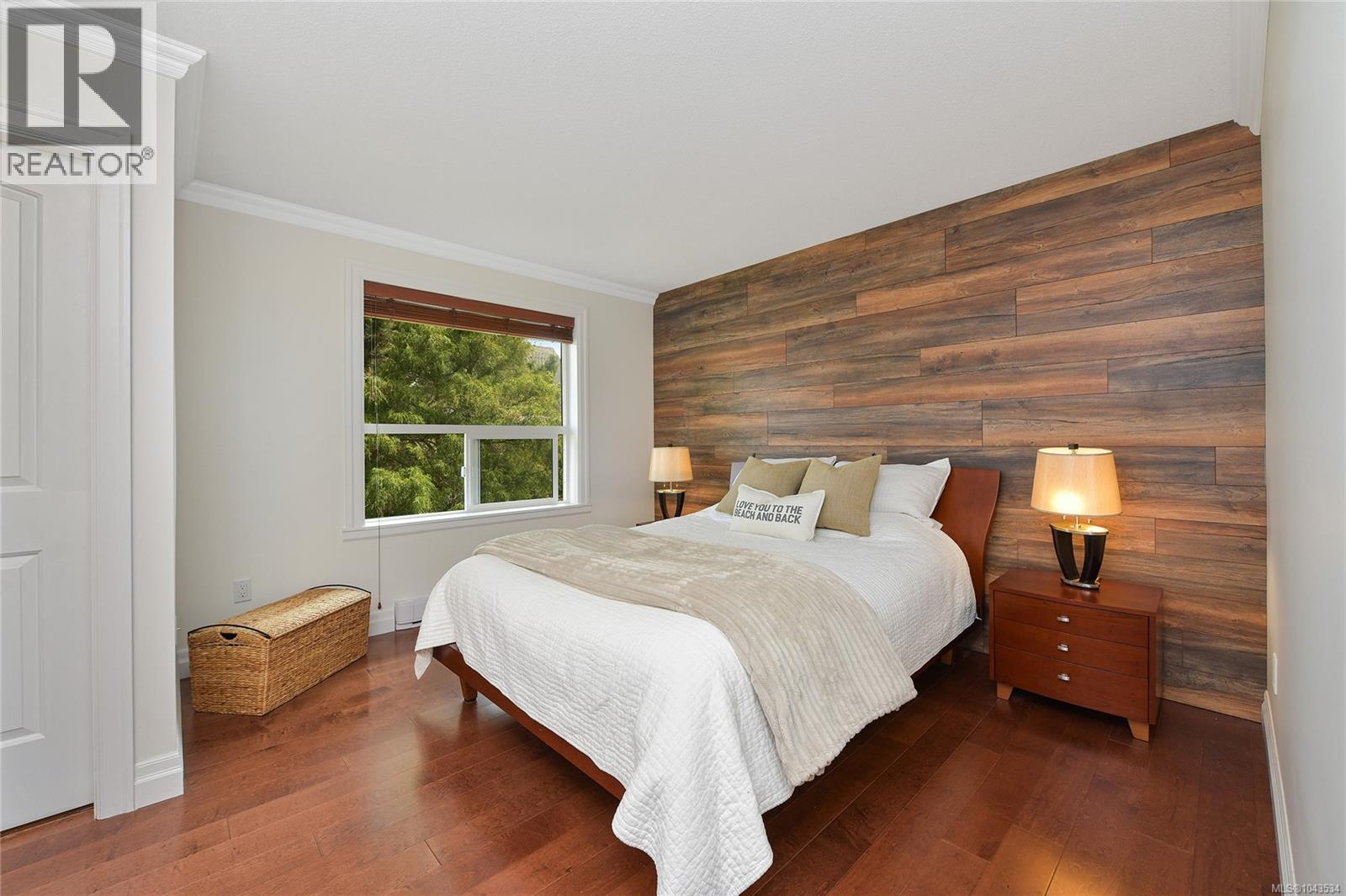 #10 3008 Quadra St - 19