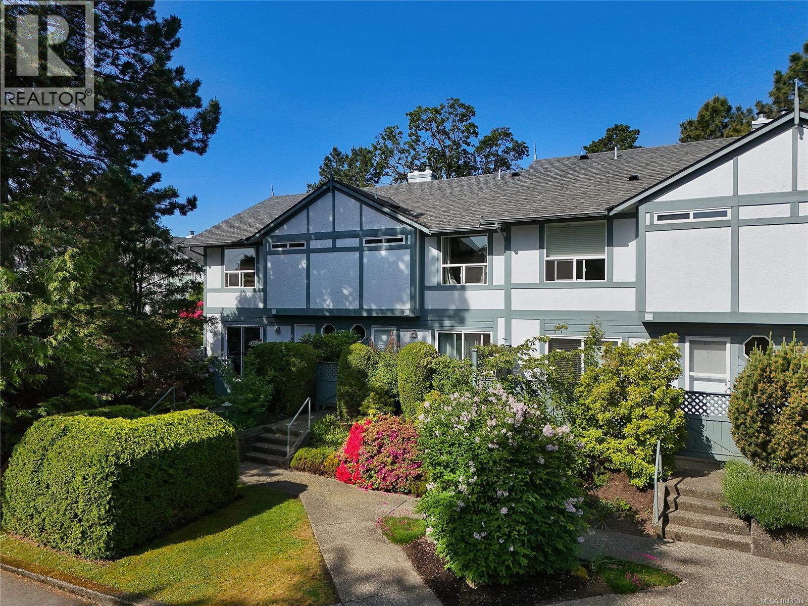#10 3008 Quadra St - 1
