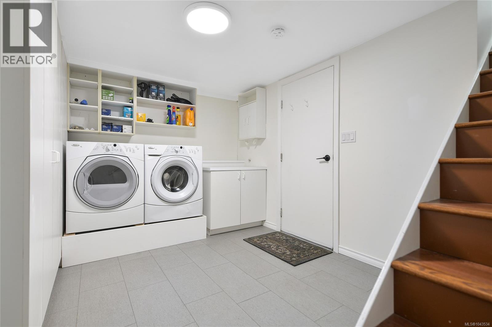 #10 3008 Quadra St - 30
