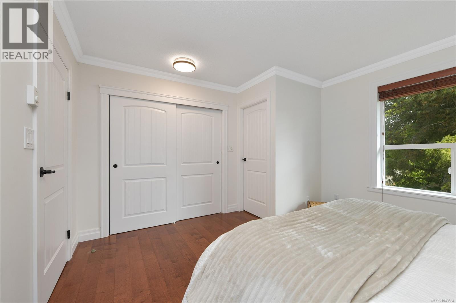 #10 3008 Quadra St - 22
