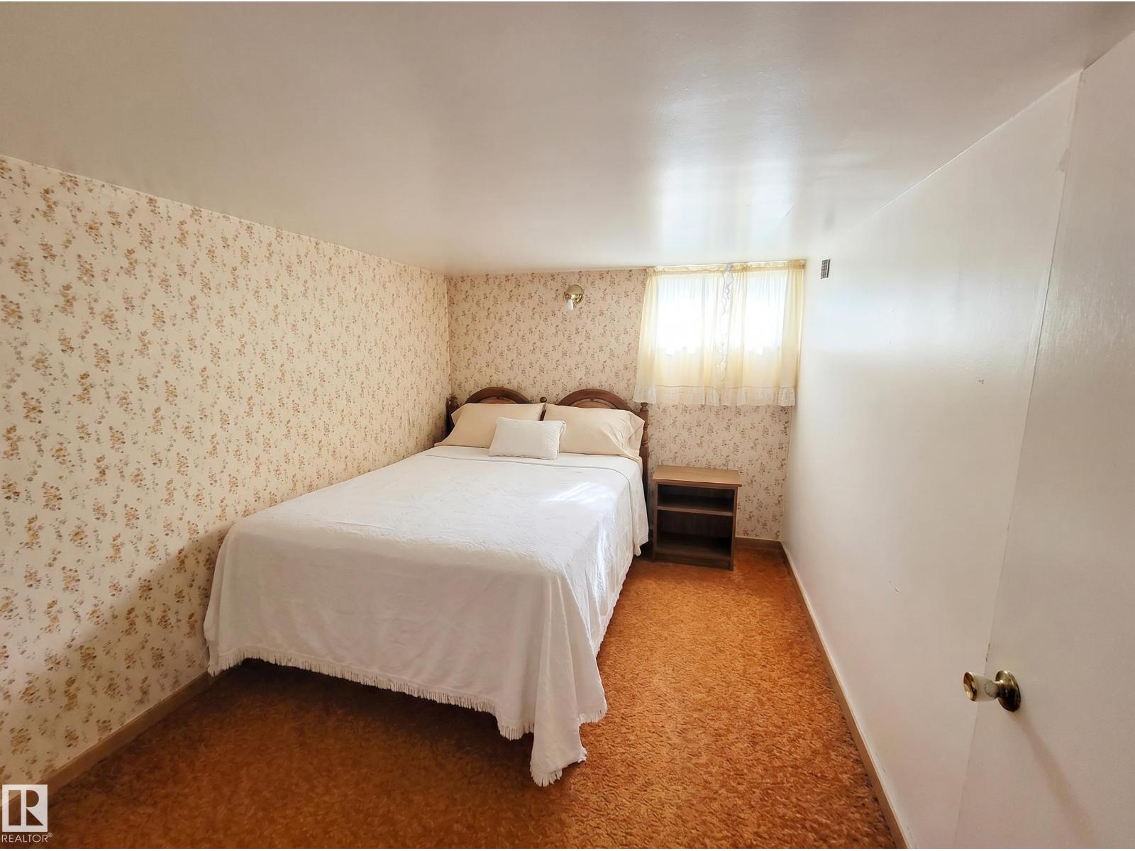 11405 97 ST NW - 10