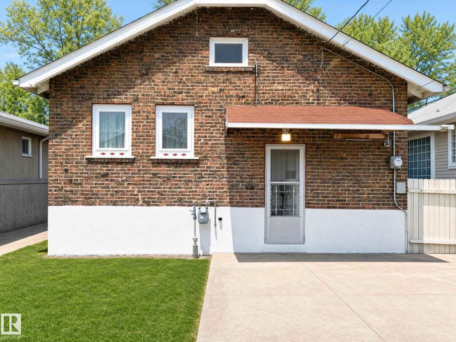11405 97 ST NW - 5