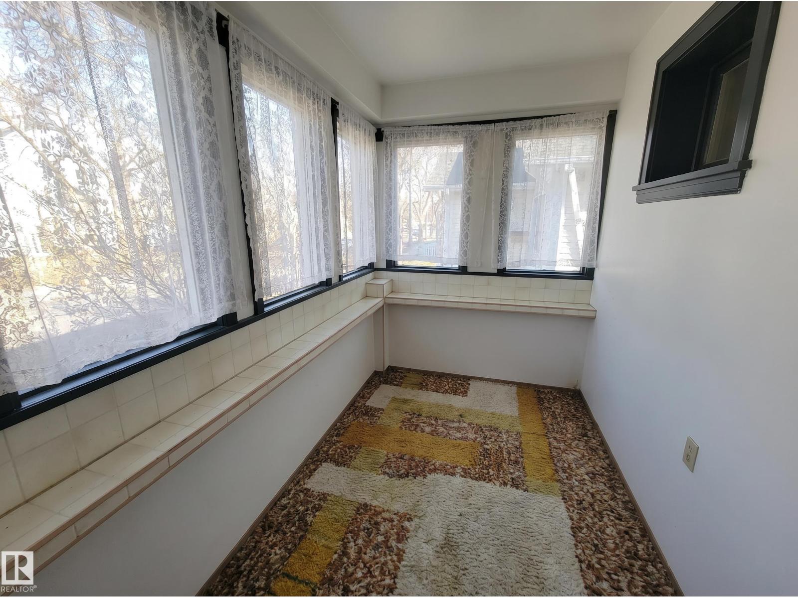 11405 97 ST NW - 6