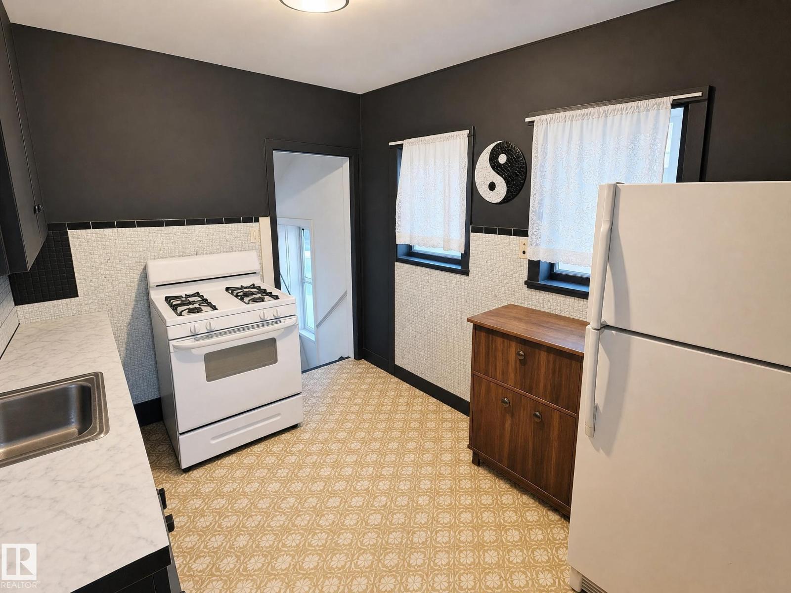 11405 97 ST NW - 9