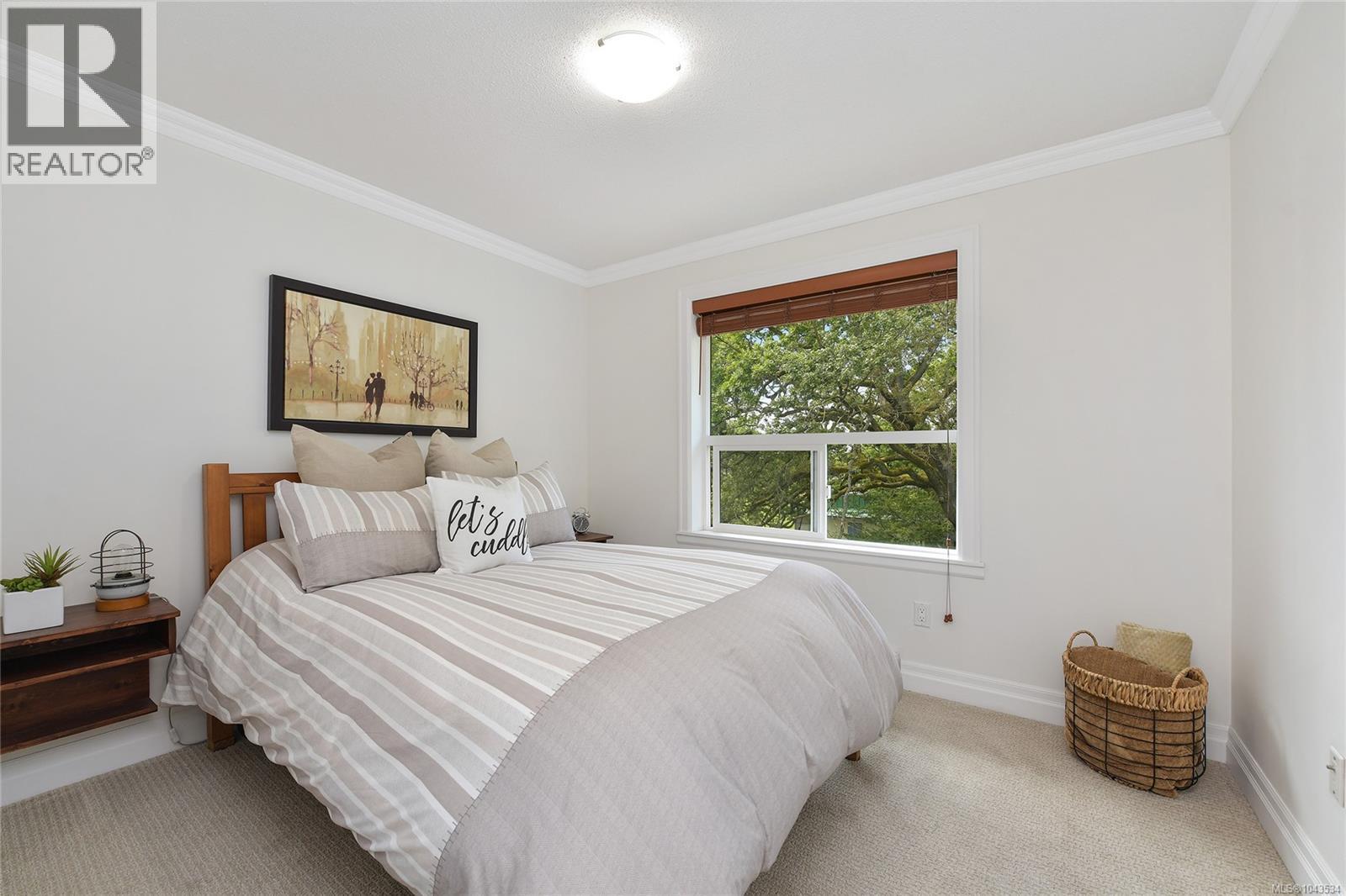 #10 3008 Quadra St - 24