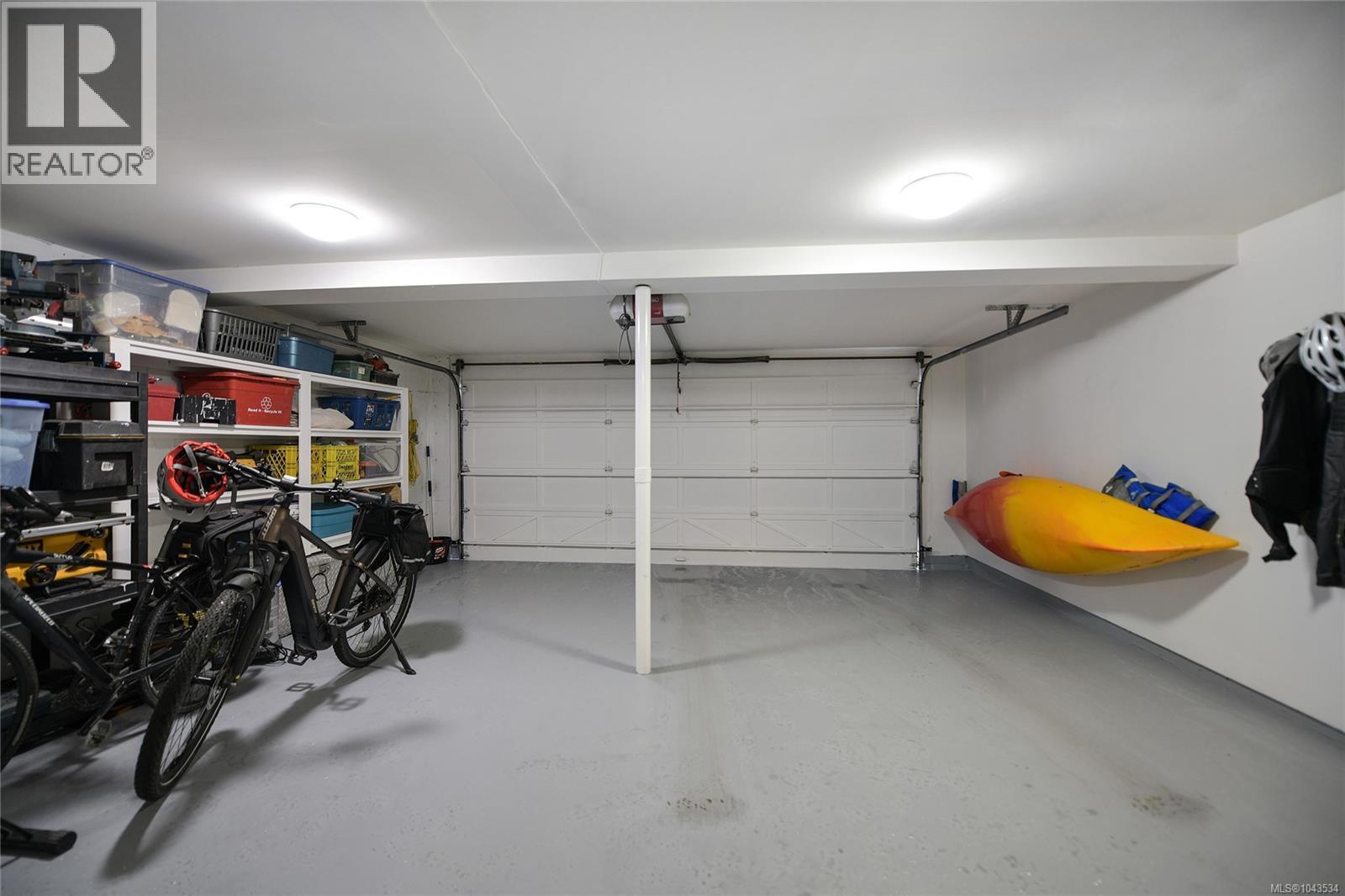 #10 3008 Quadra St - 31