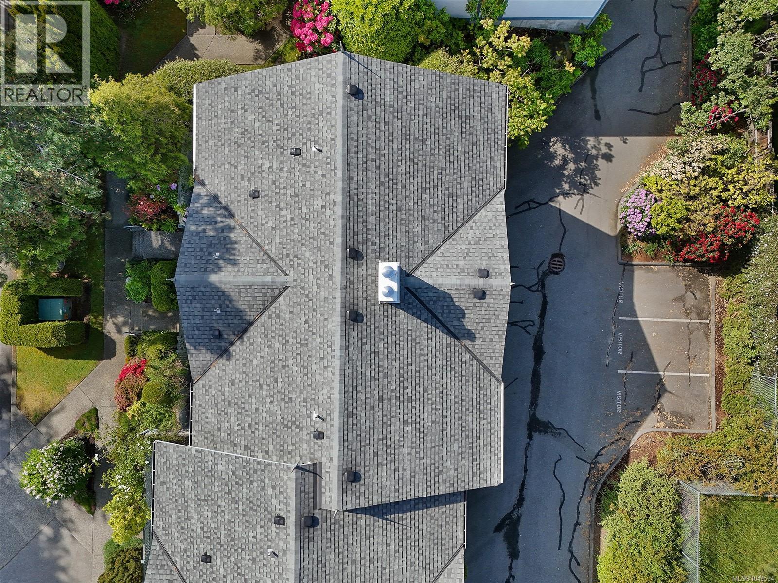 #10 3008 Quadra St - 33