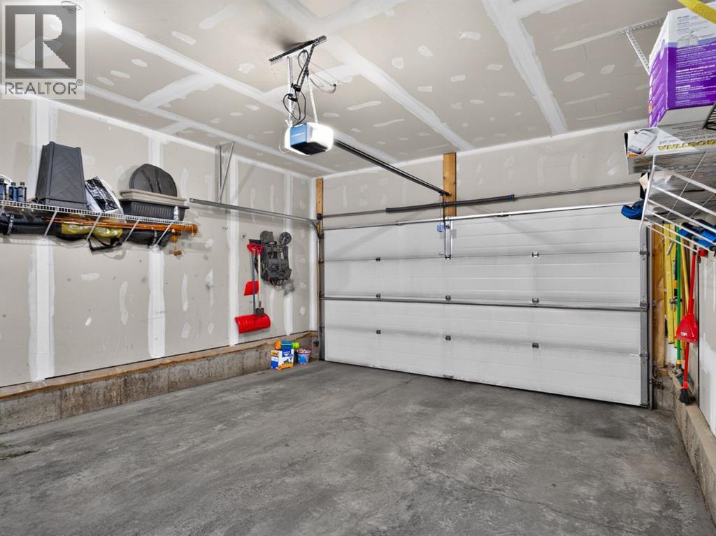 228 Masters Crescent SE - 47