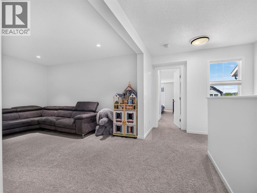 228 Masters Crescent SE - 38