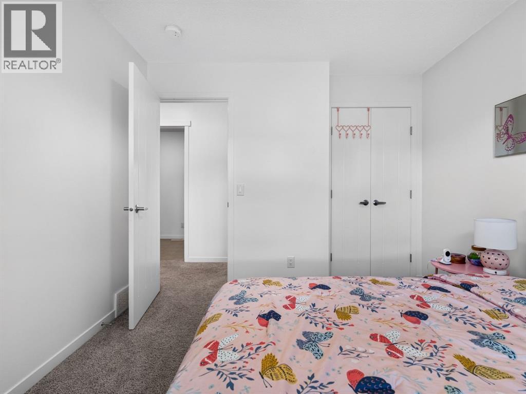 228 Masters Crescent SE - 35