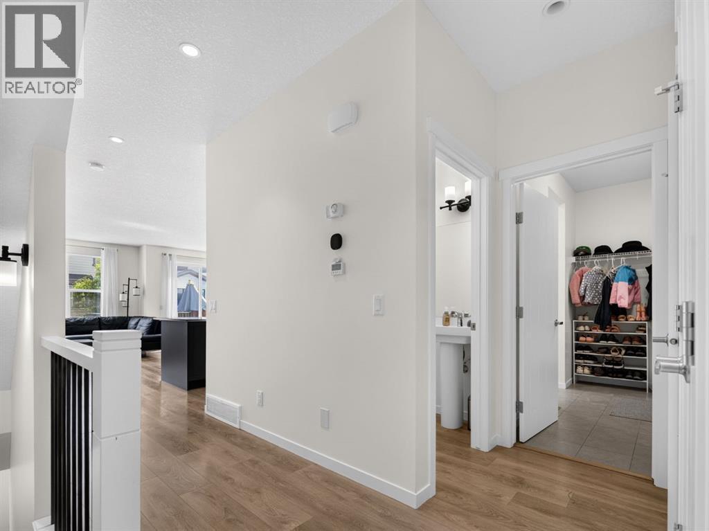 228 Masters Crescent SE - 4