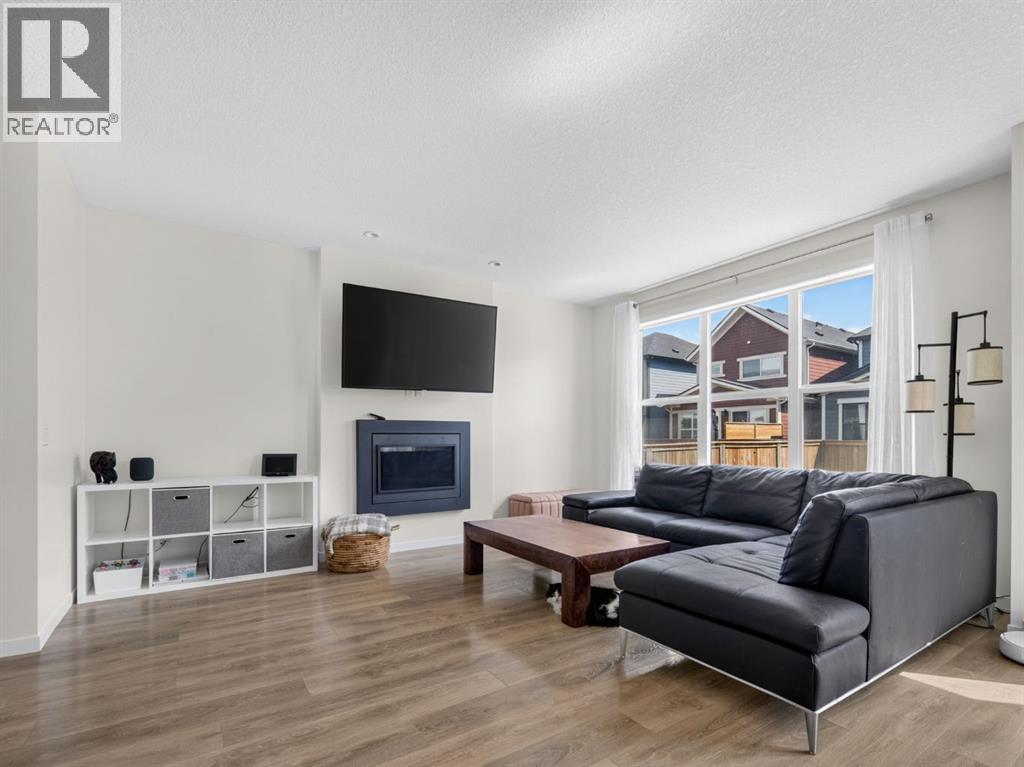 228 Masters Crescent SE - 17