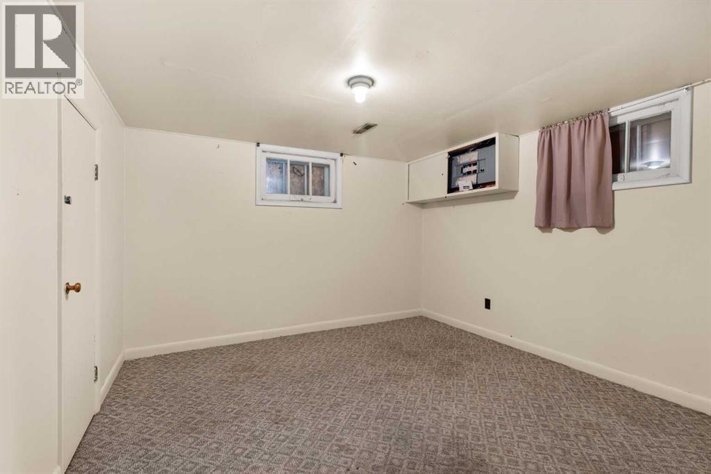 21 5 Street SW - 18