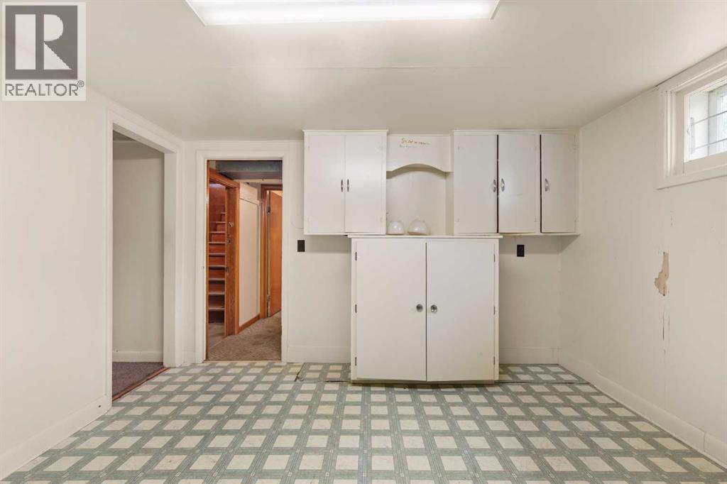21 5 Street SW - 22