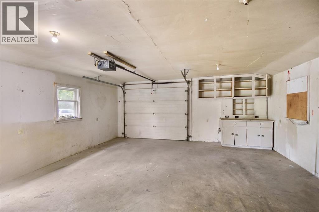 21 5 Street SW - 28