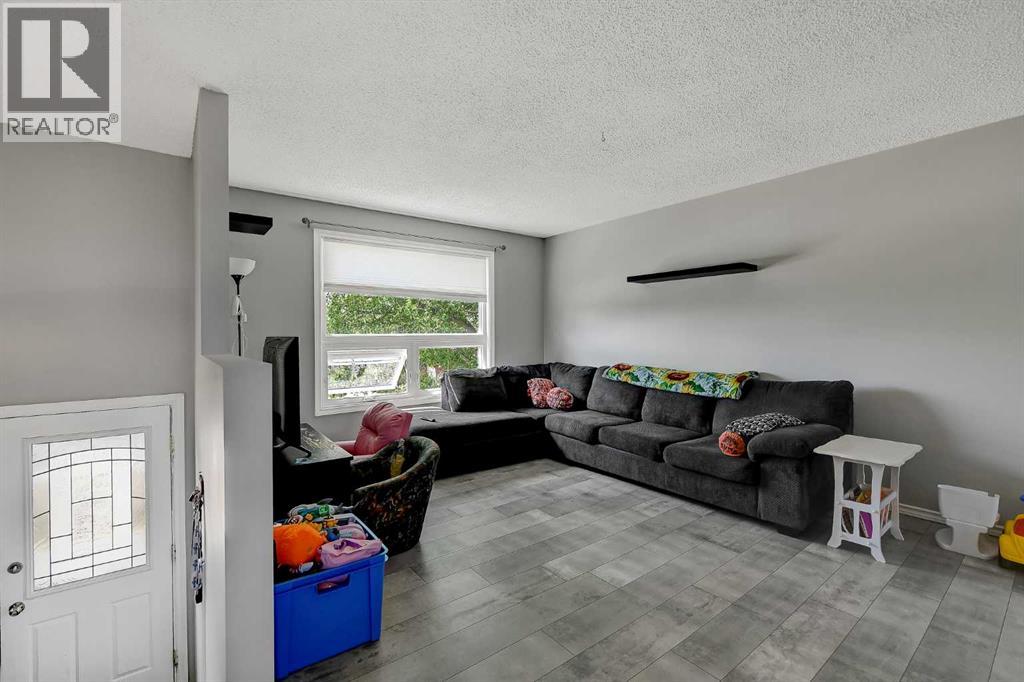 9724 94 Avenue - 5