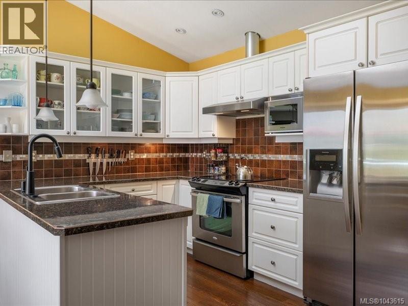 1881 Galvin Pl, Qualicum Beach