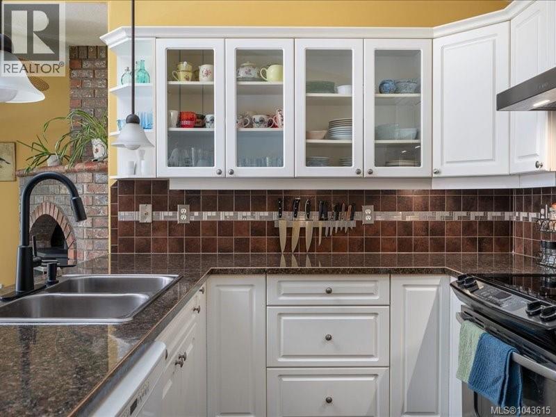 1881 Galvin Pl, Qualicum Beach