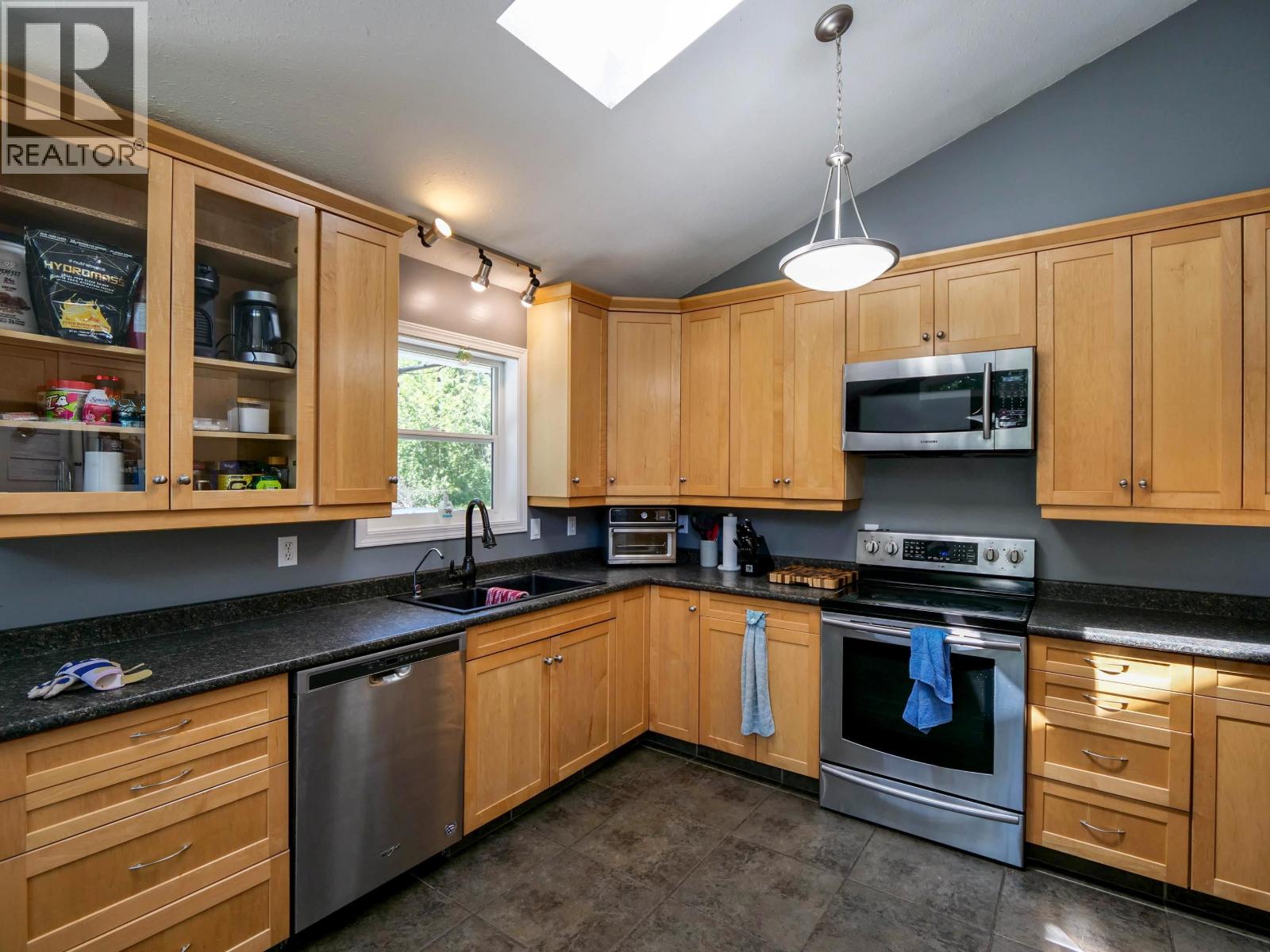 3482 KIRKHAM ROAD - 10
