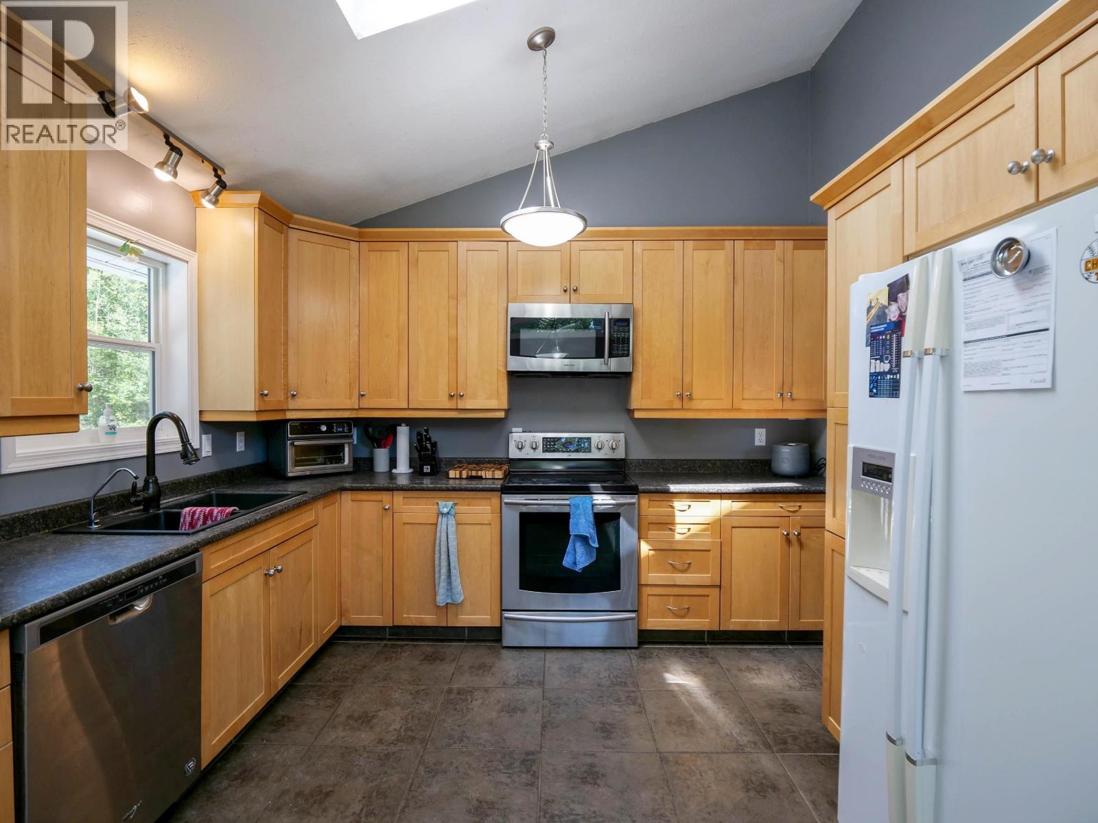 3482 KIRKHAM ROAD - 8