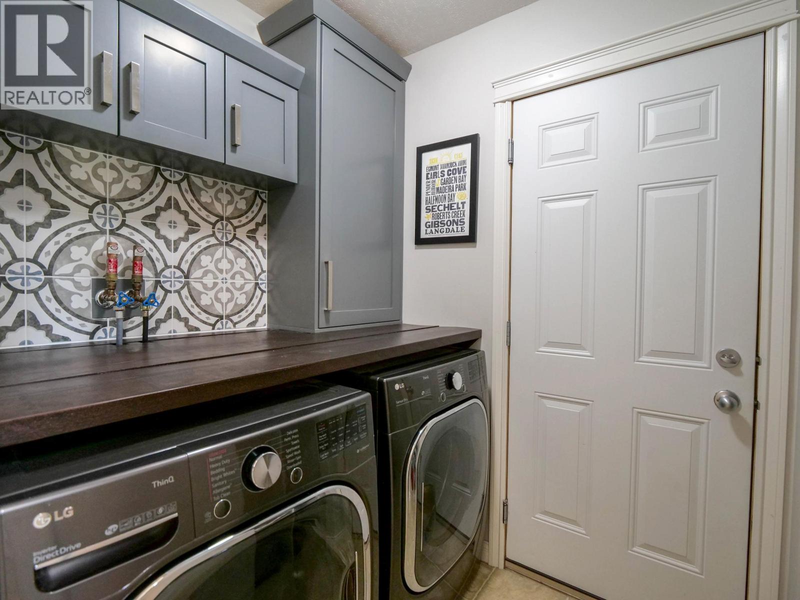 1551 VIEW DRIVE - 15