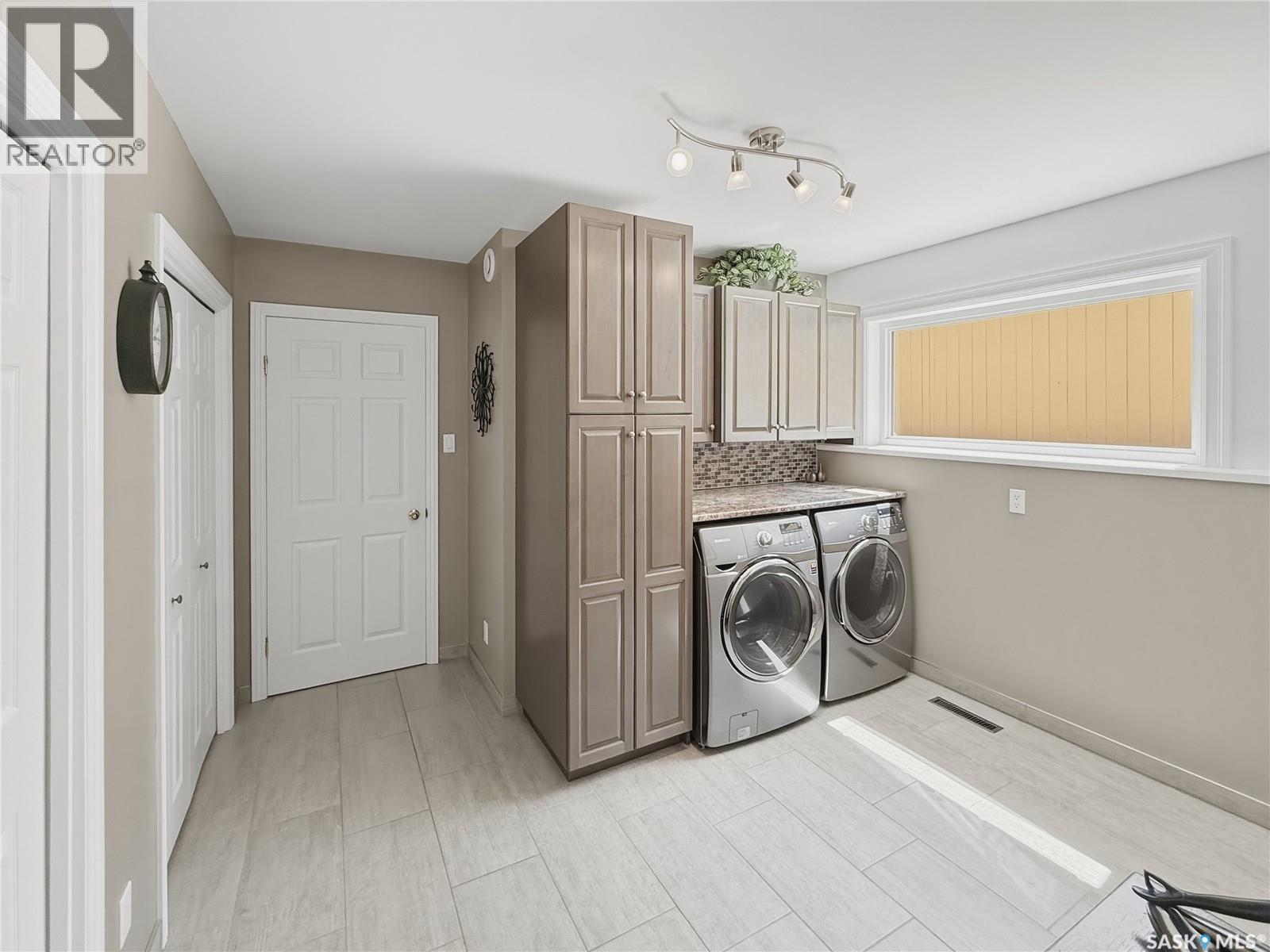 1165 North Hill DRIVE - Image 38