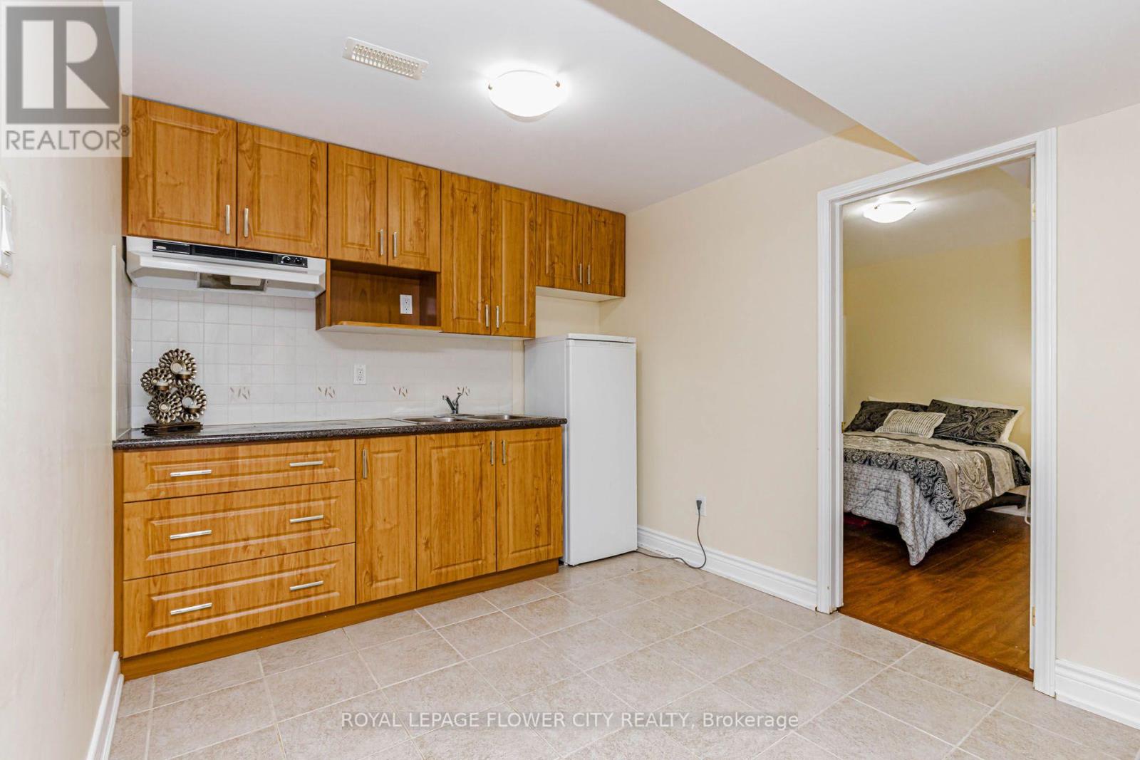 42 DELRAY DRIVE - 44