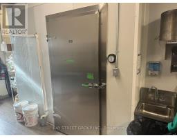 9 - 130 Davis Drive, Newmarket, ON L3R2N1 Photo 6