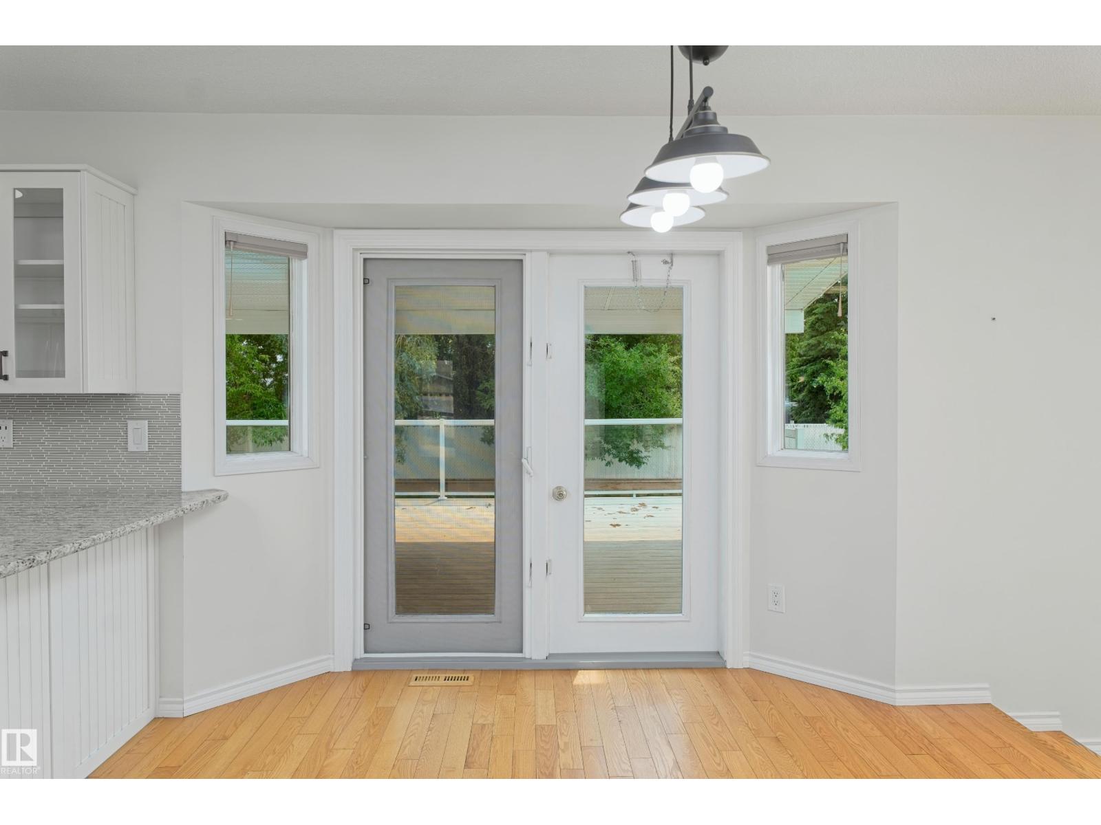5407 60 Ave - 14