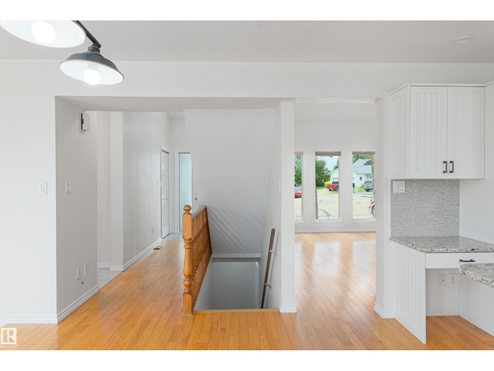 5407 60 Ave - 16