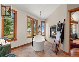 Great room - 7928 White Duck Rd, Fanny Bay, BC V0R1W0 Photo 18
