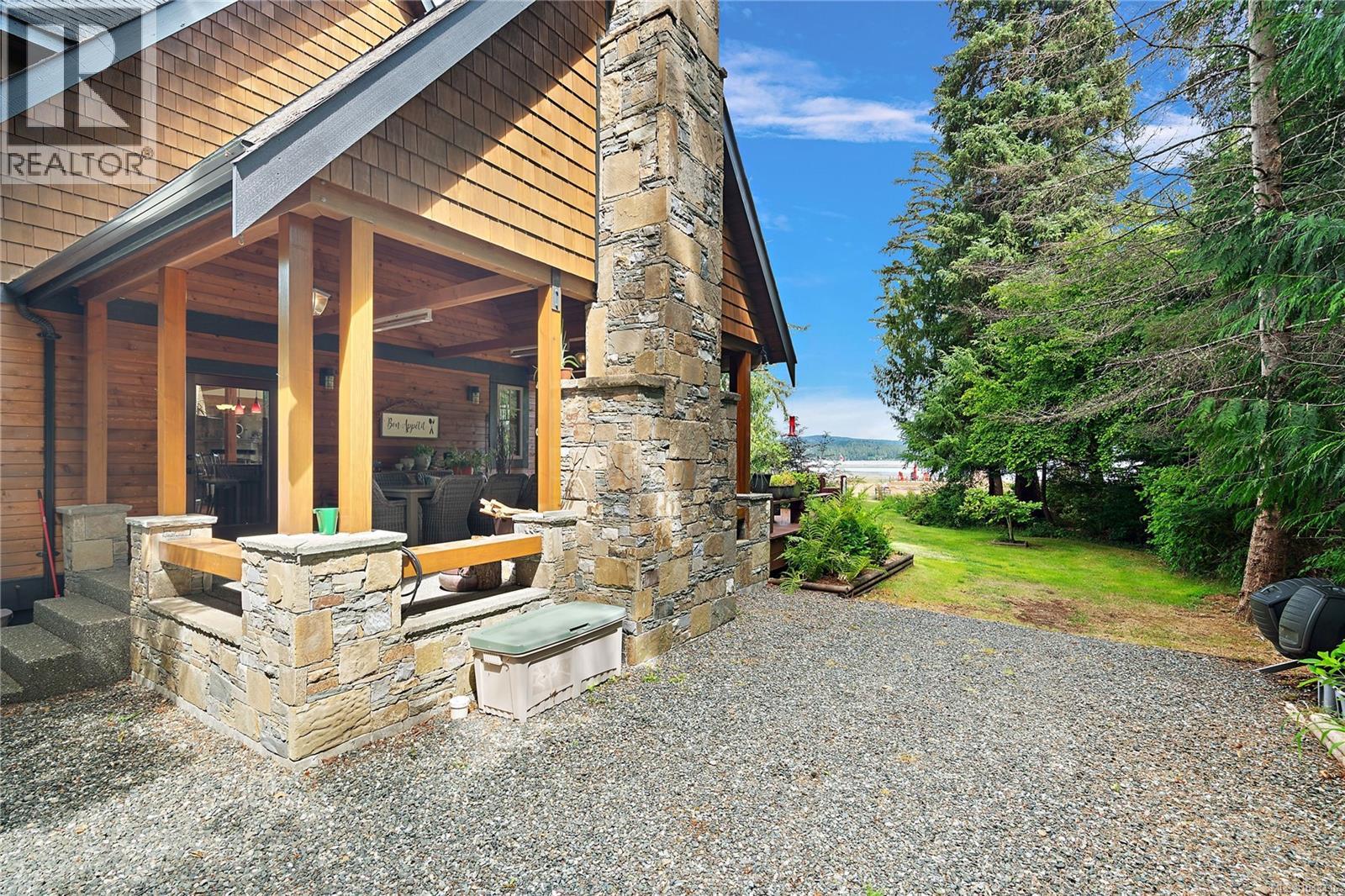 7928 White Duck Rd, Fanny Bay