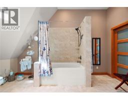 7928 White Duck Rd, Fanny Bay, BC V0R1W0 Photo 30