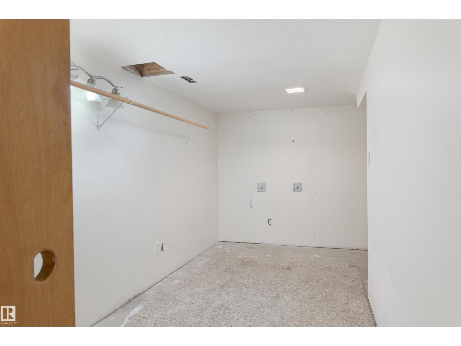 5407 60 Ave - 42