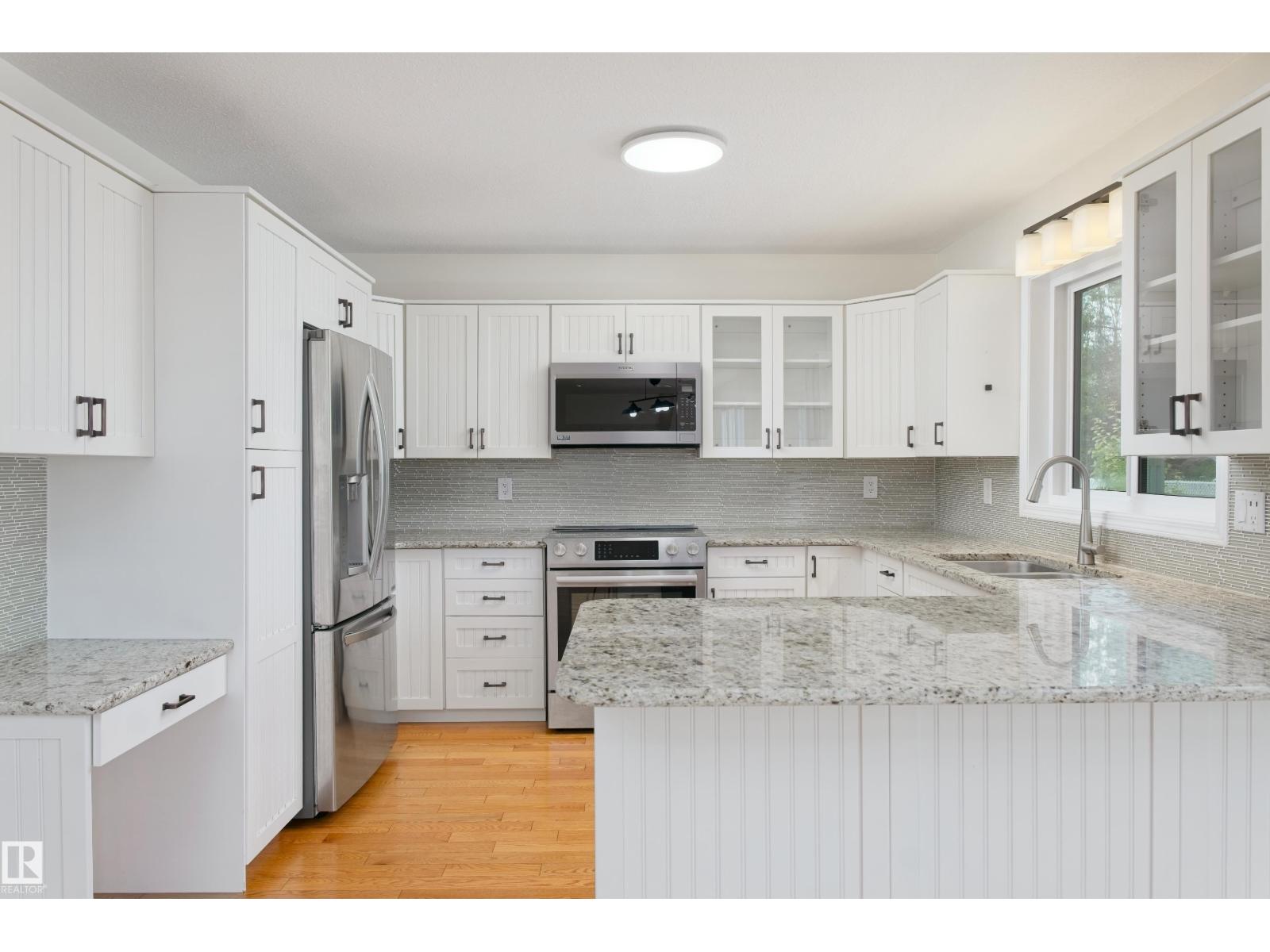 5407 60 Ave - 11
