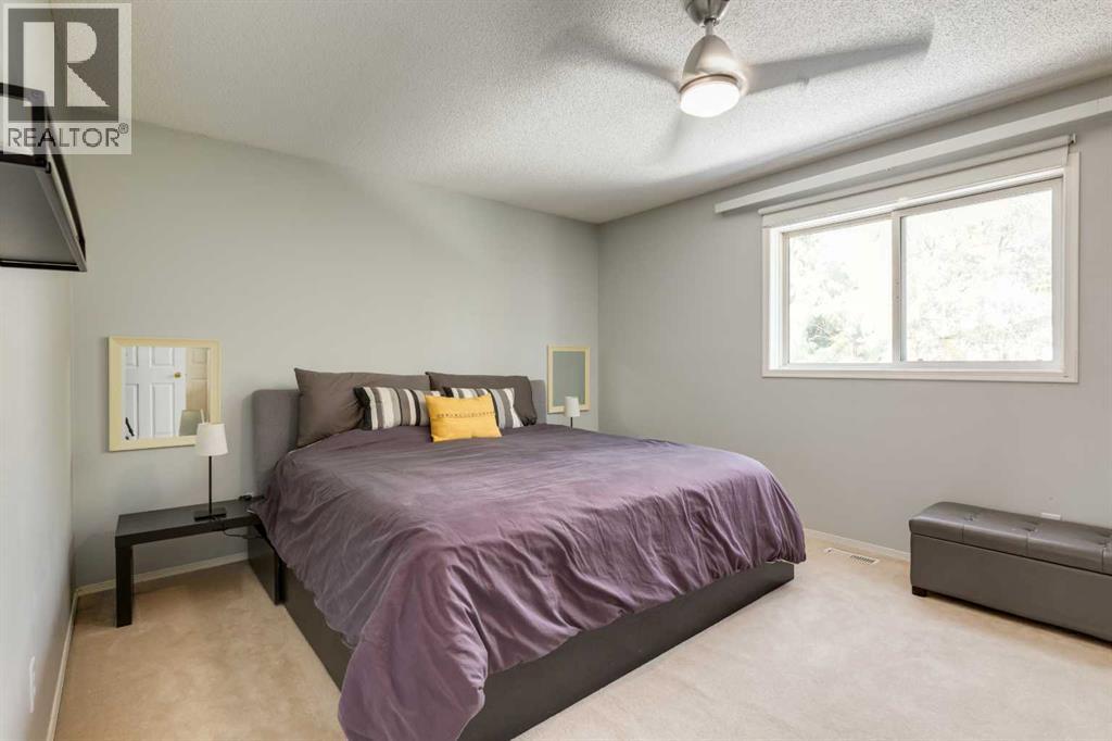 128 Riverwood Close SE - 19