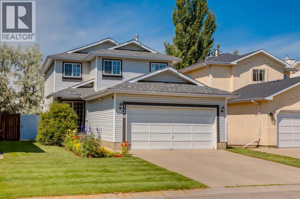 128 Riverwood Close SE - 1