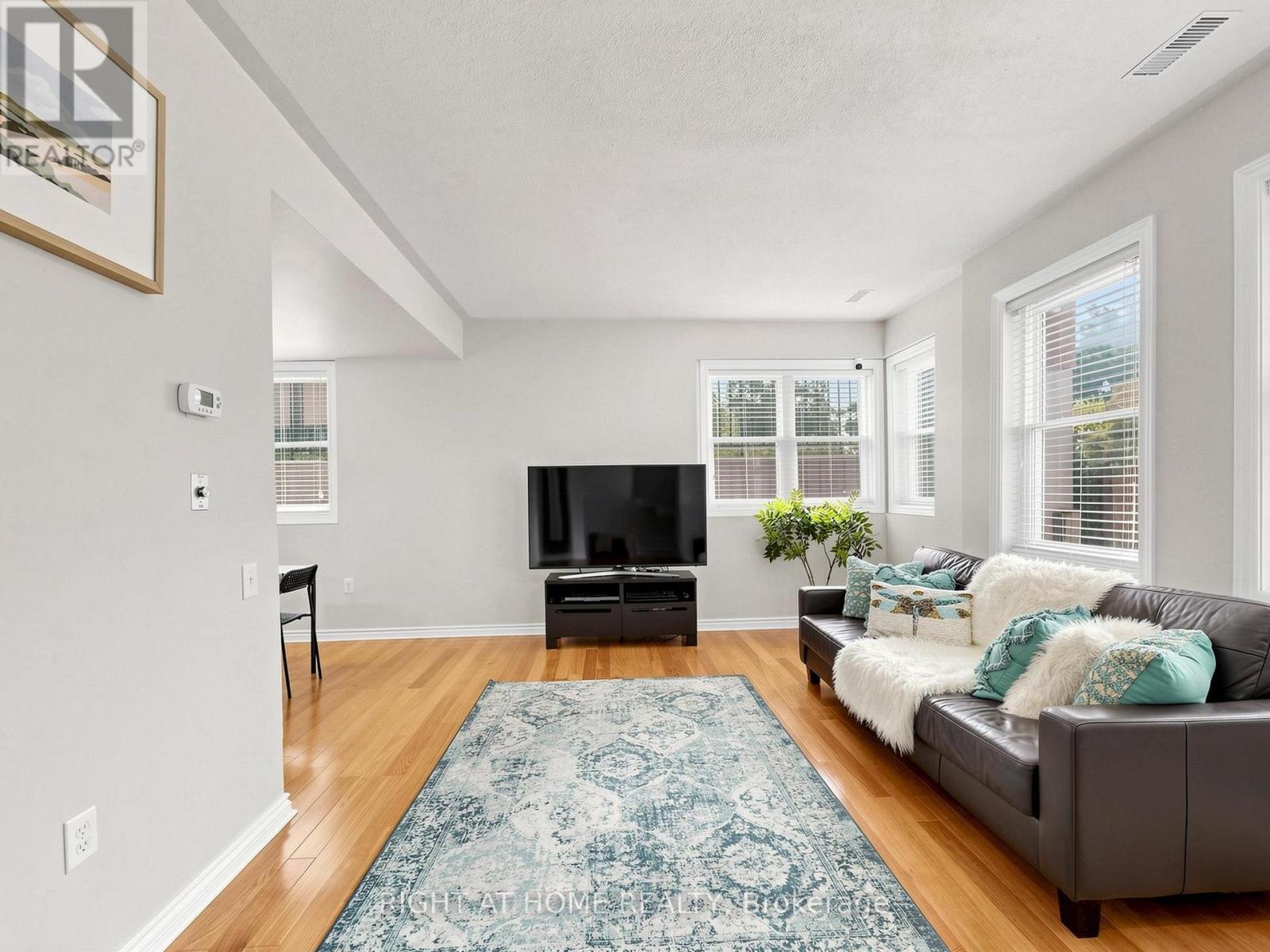 #76 760 LAWRENCE AVENUE W - Image 6