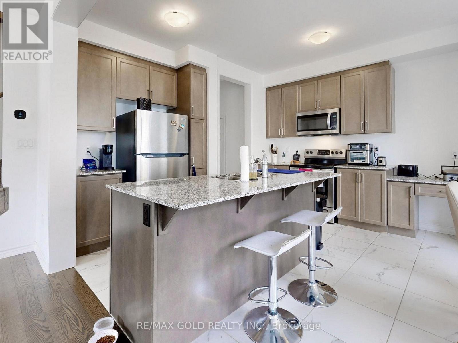 52 KEPPEL CIRCLE - 12