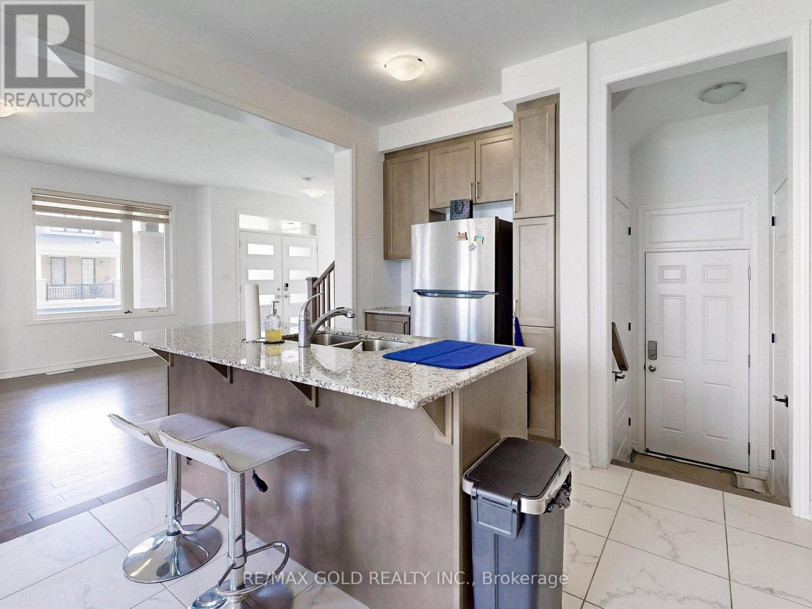 52 KEPPEL CIRCLE - 13